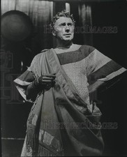 1968 Press Photo Actor Richard Kiley - lrx17938