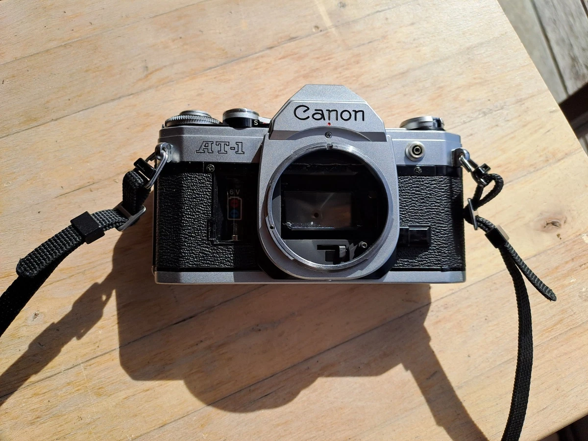 Appareil Photo Canon AT-1 Vintage Avec Objectif 50 Mm Et Lanière D'origine