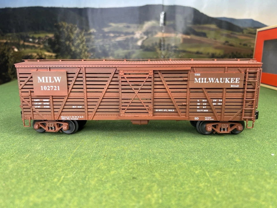 LIONEL 6-52458 MILWAUKEE ROAD 40-TON STOCK CAR O GAUGE MLRC NEW IN BOX - Image 3 of 4