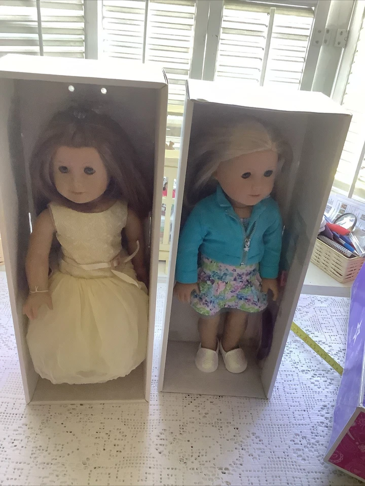 AMERICAN GIRLS DOLLS  EMILY AND A TRULY ME , WITH THEIR CLOTHES SHOES IN BOX - Image 2 of 4