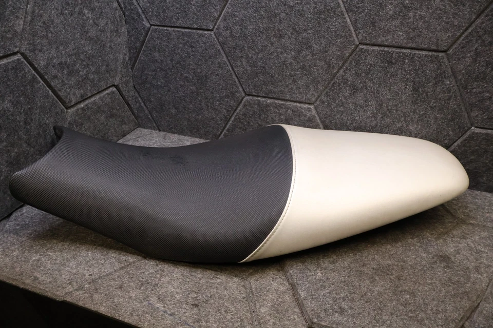 ASIENTO KAWASAKI ER6F 2006-2008 NEGRO PLATA MUY LIMPIO Foto 2 de 4