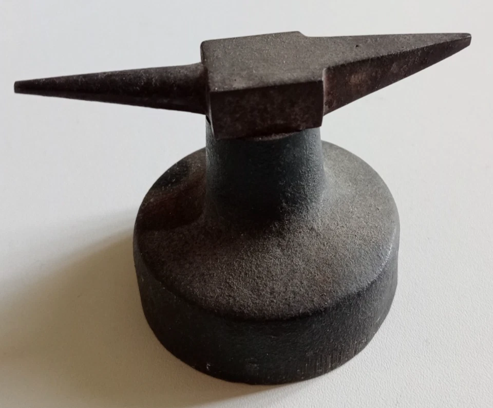 ANCIENNE PETITE ENCLUME BIJOUTIER - Photo 2/4