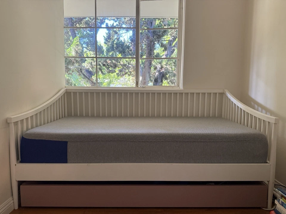 Caja y barril Hampshire husillo madera blanca niños cama doble con nido Foto 2 de 4