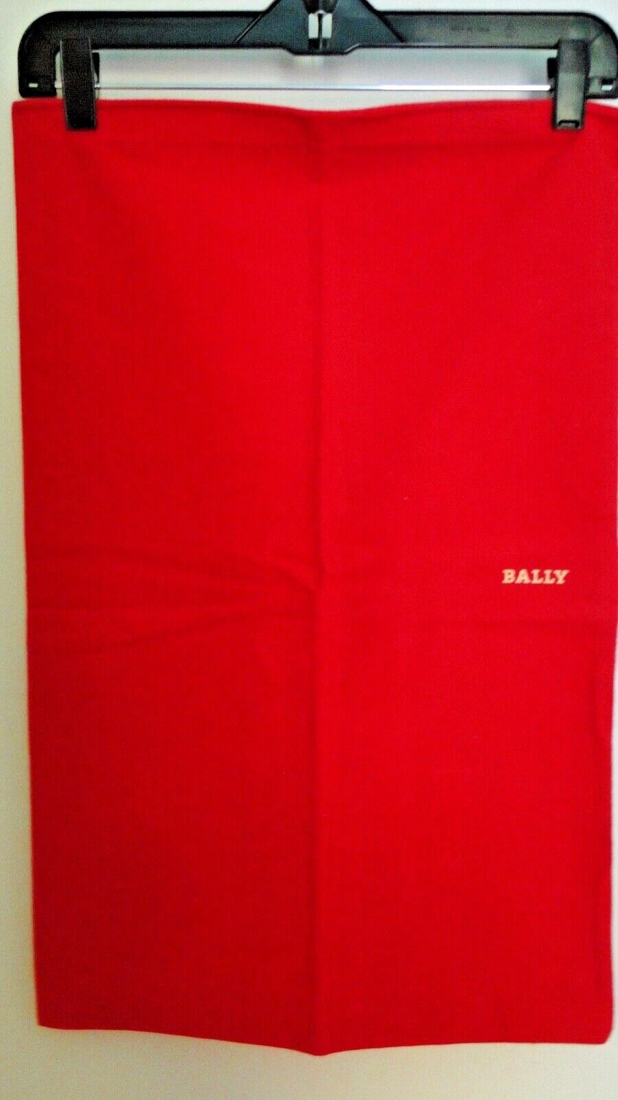Assortiment de sacs à poussière Dior, Bally, Ferragamo pour chaussures ou bottes ou sacs à main
