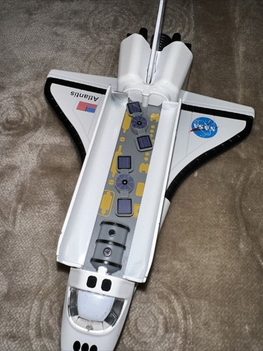 Daron United States NASA 8” Space Shuttle Atlantis Die Cast & Plastic Pull Back - Picture 10 of 15
