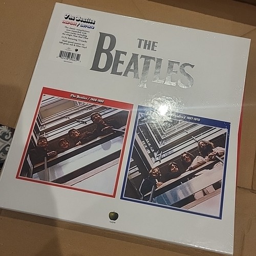 The Beatles 1962–1966 & 1967-1970 2023 Limited Red & Blue Vinyl Box Set - Picture 7 of 10