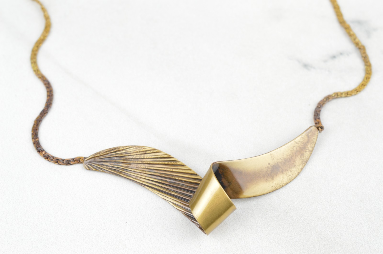 Vintage Gold Tone Wave Ribbon Link Choker Necklace Retro Sculptural 16
