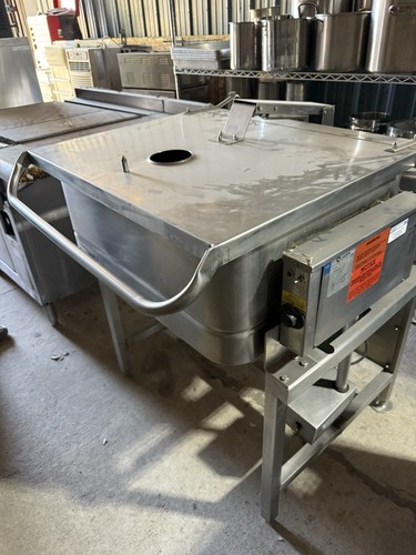 Groen NFP/3P-9 Electric Braising Pan Tilt Skillet 40 Gallon – 480V 3 Phase