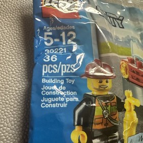 Lego City 30221 Fire Car 36 pcs Firefighter Minifig Polybag Retired Set 2013 New