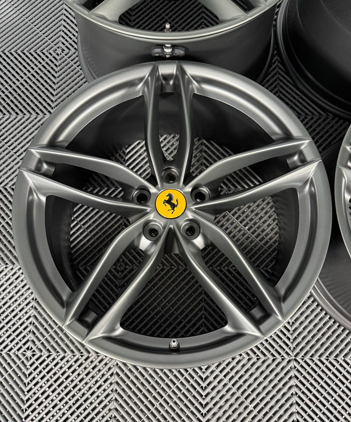 OEM 20" FERRARI 488 Forged Wheels Rims Grigio Ferro 458 Genuine TPMS