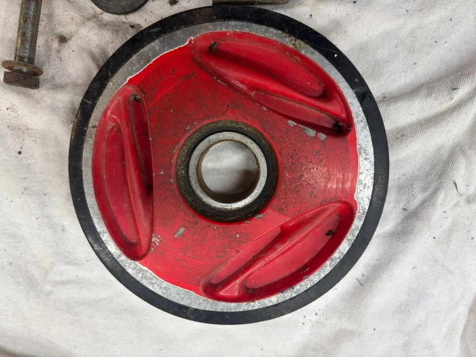 SKI DOO IDLER WHEEL 570066623 RED 1998 SKI-DOO FORMULA 500 DLX RW7364 - Image 2 of 3