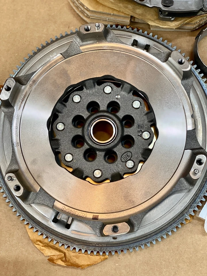 Jeep Wrangler Gladiator 2018-2020 kit de embrague volante 68273846AC 68273845AD OE Foto 3 de 4