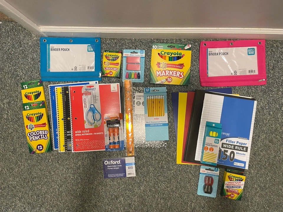  Paquete escolar de 24 piezas de crayones Crayola marcadores lápices cuadernos pegamento y más Foto 2 de 2