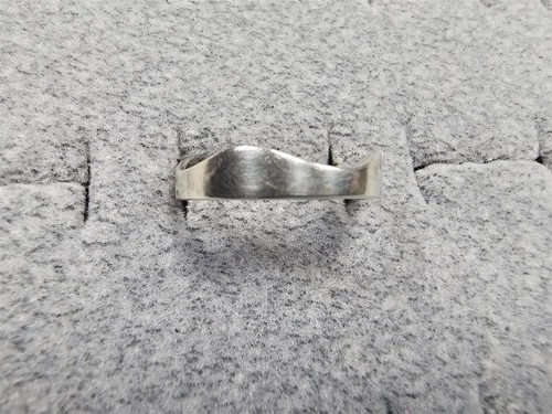 GRANDMA GRABE'S BEAUTIFUL VINTAGE 925 STERLING SILVER CURVED 2.2G RING SIZE 8