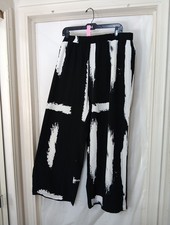 SHEIN Curve Women's black and white abstract print pants. Size 4XL