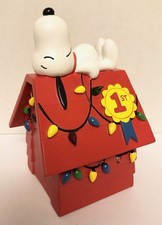 Snoopy Peanuts Hallmark Christmas 1st Prize Light Up Musical Doghouse 9" WORKS 