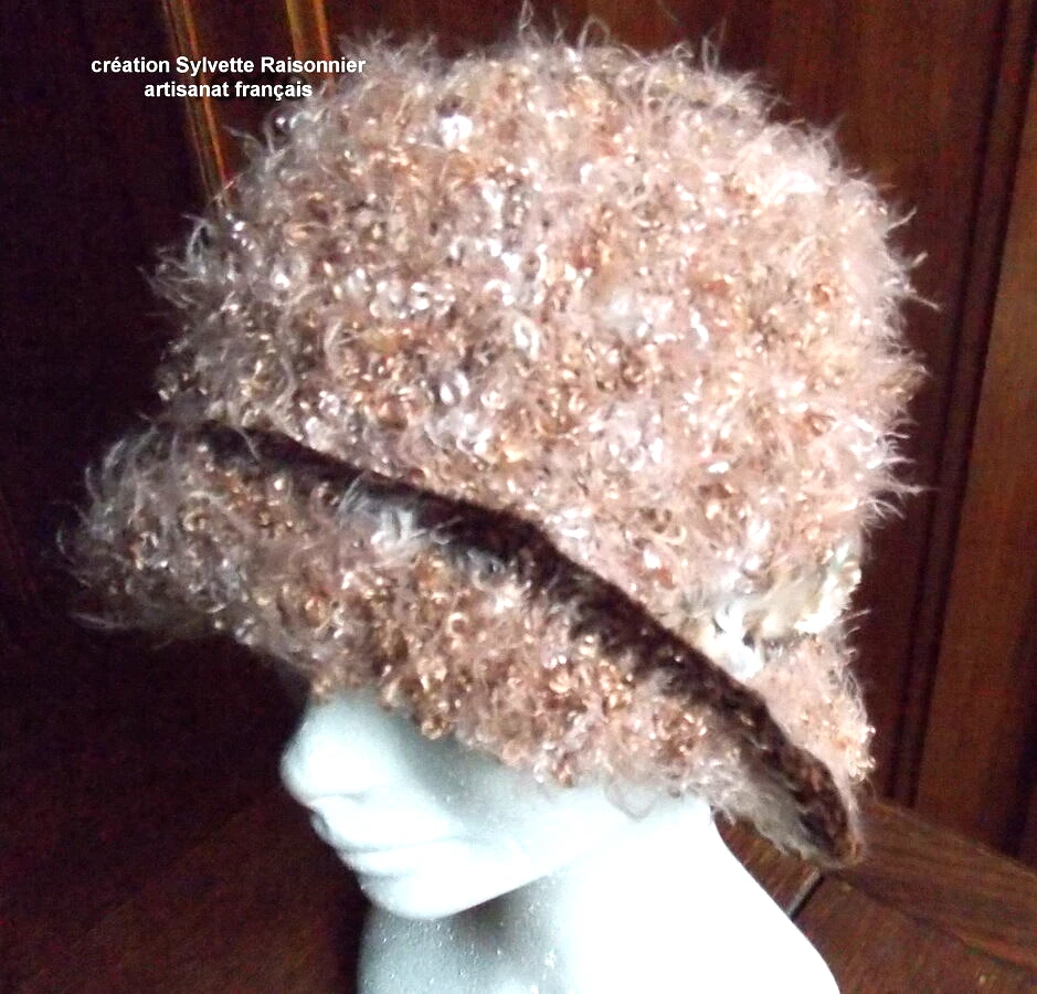 CLOCHE CHAPEAU CROCHET ARTISANAT FRANCAIS FILS FANTAISIE PIECE UNIQUE BEIGE* - Photo 1/1