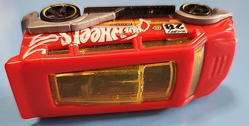 2.5" Hot Wheels 2015 Speedbox HW Race #28 Red With Gray Flares Damaged Axel - Picture 5 of 9