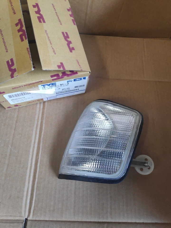 Luz indicadora delantera Mercedes 190 W201 1988-1993 transparente pasajero lado izquierdo Foto 2 de 4
