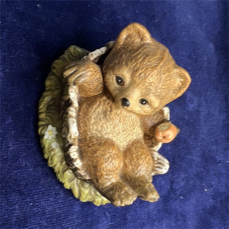 Homco Porcelain Bear Cub Figurine, Masterpiece Collection 1986