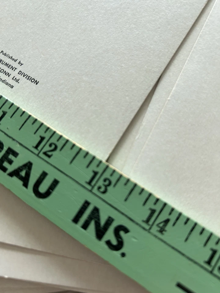 Juego de doce (12) instrumentos musicales vintage de aula de 13” x 19” en cartulina Foto 2 de 4