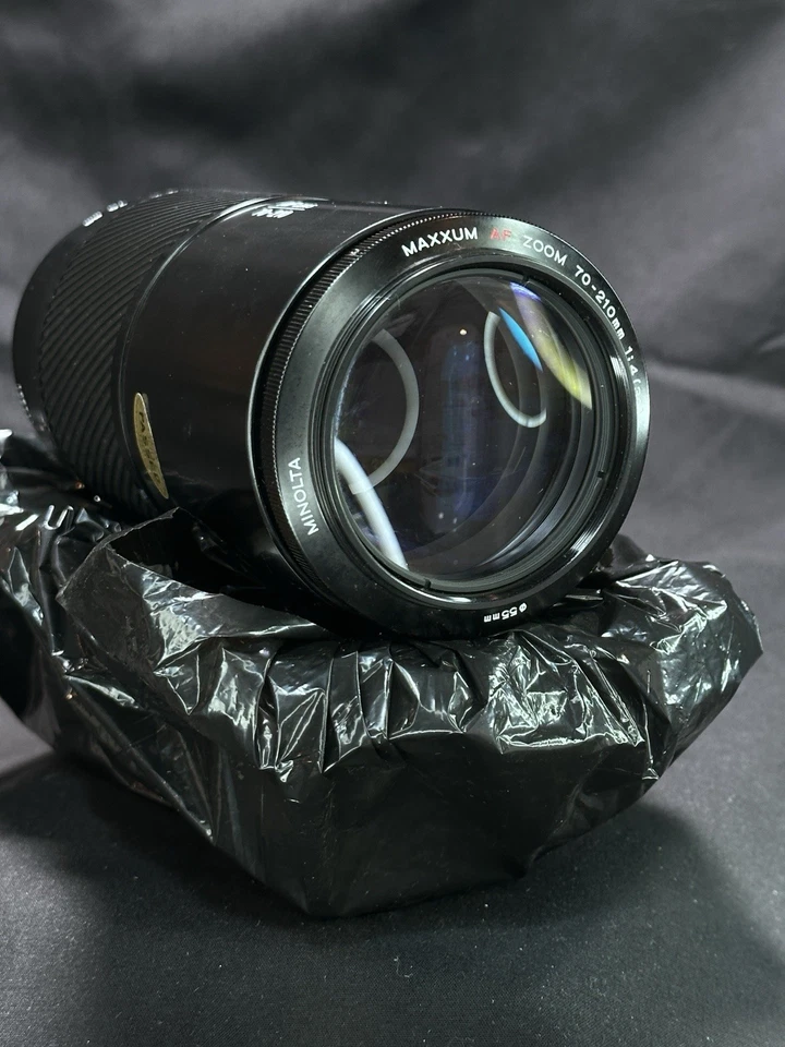 Minolta 70-210mm F/4 Macro Alpha Mount Autofocus Lens - Image 3 of 4