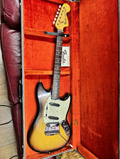 Fender Mustang 1974 Sunburst RH 6-String Solid Body w/ Hard Case 542236