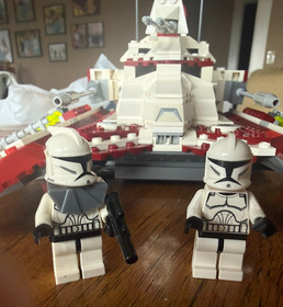 LEGO Star Wars 7679 Republic Fighter Tank&ndash; Complete w/ 2 Clone Troopers & Manual