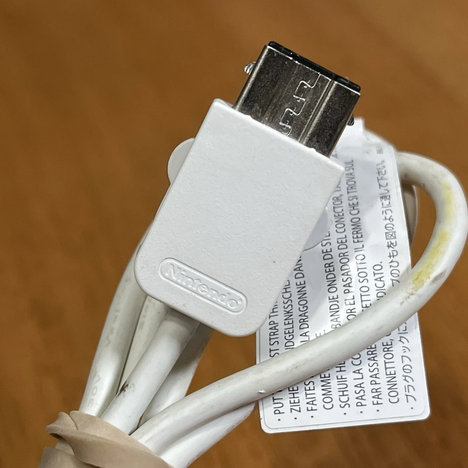 Official OEM 2 Pack Pair White Nintendo nunchucks for Nintendo Wii - Image 4 of 4