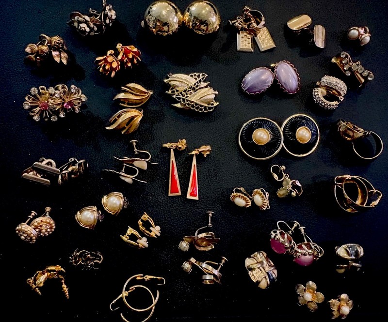 Estate Beautiful Gold Tone Clip On Earring Lot 