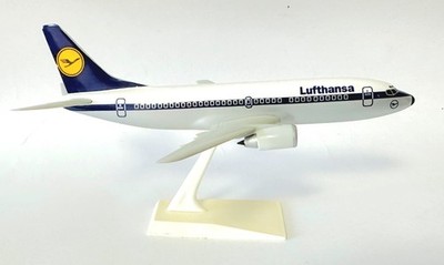 Boeing 737-300 Lufthansa Nostalgair Snap Fit Collectors Model Scale 1:200