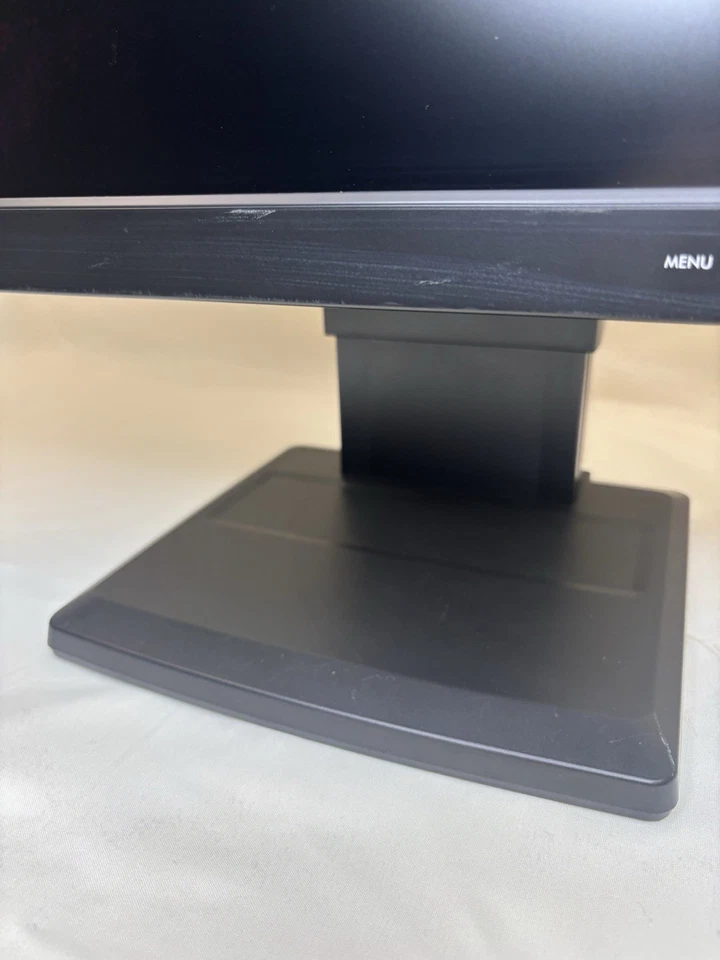 Lacie 324 LCD Monitor 24" Wide Gamut Display Creative Professionals Imaging - Image 3 of 4