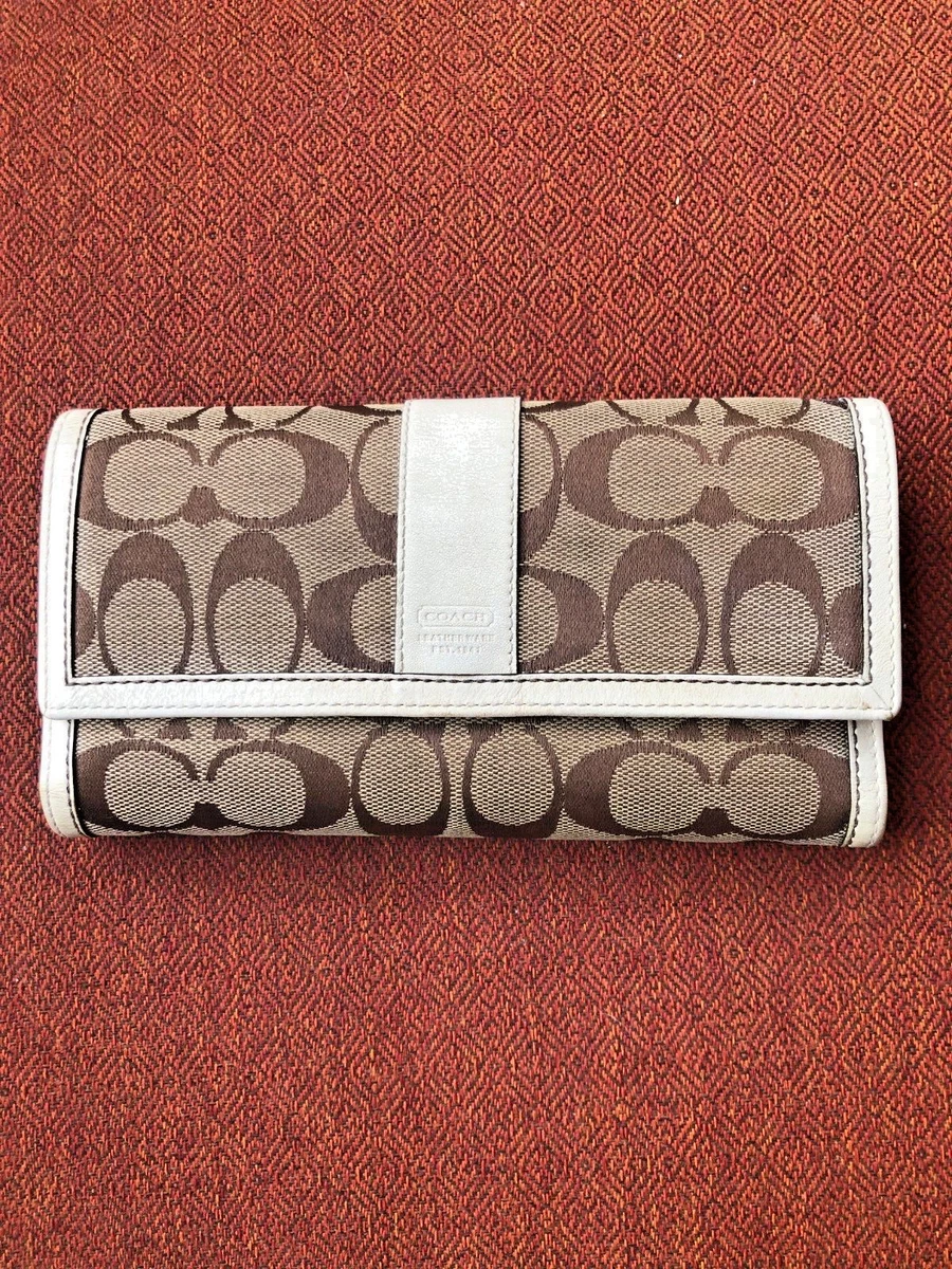 Coach checkbook wallet in signature fabric clearance