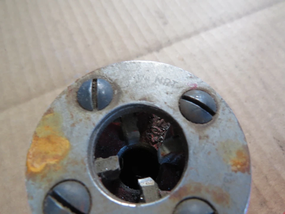 ARMSTRONG 00RB 1/4 NPT DIe  WIth 2 Ratchet threaders 00r, GREAT CONDITION - Image 3 of 3