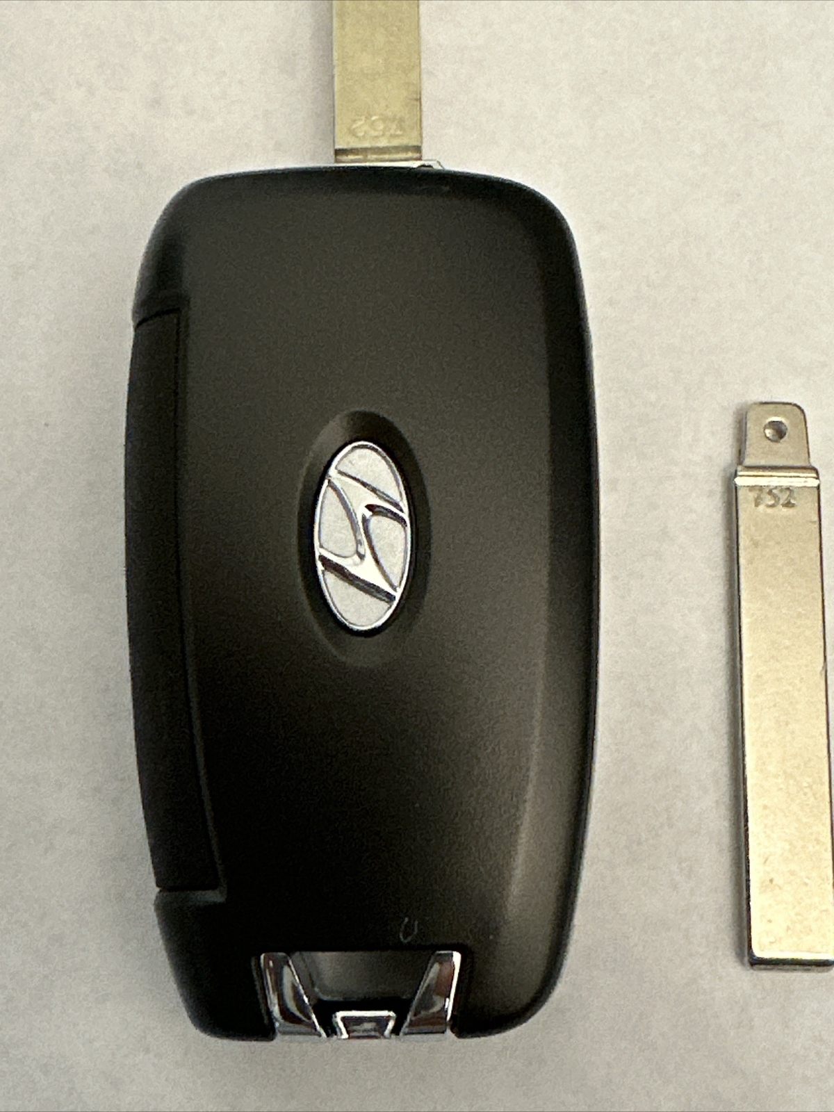 OEM 20212023 HYUNDAI VENUE flip keyless entry remote fob + NEW KEY