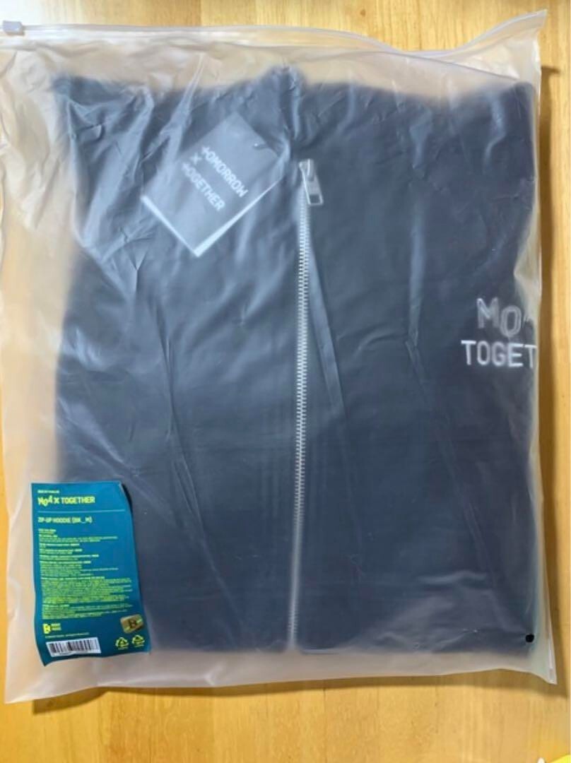 TXT TOMORROW X TOGETHER MOAX TOGETHER Official Hoodie M Size