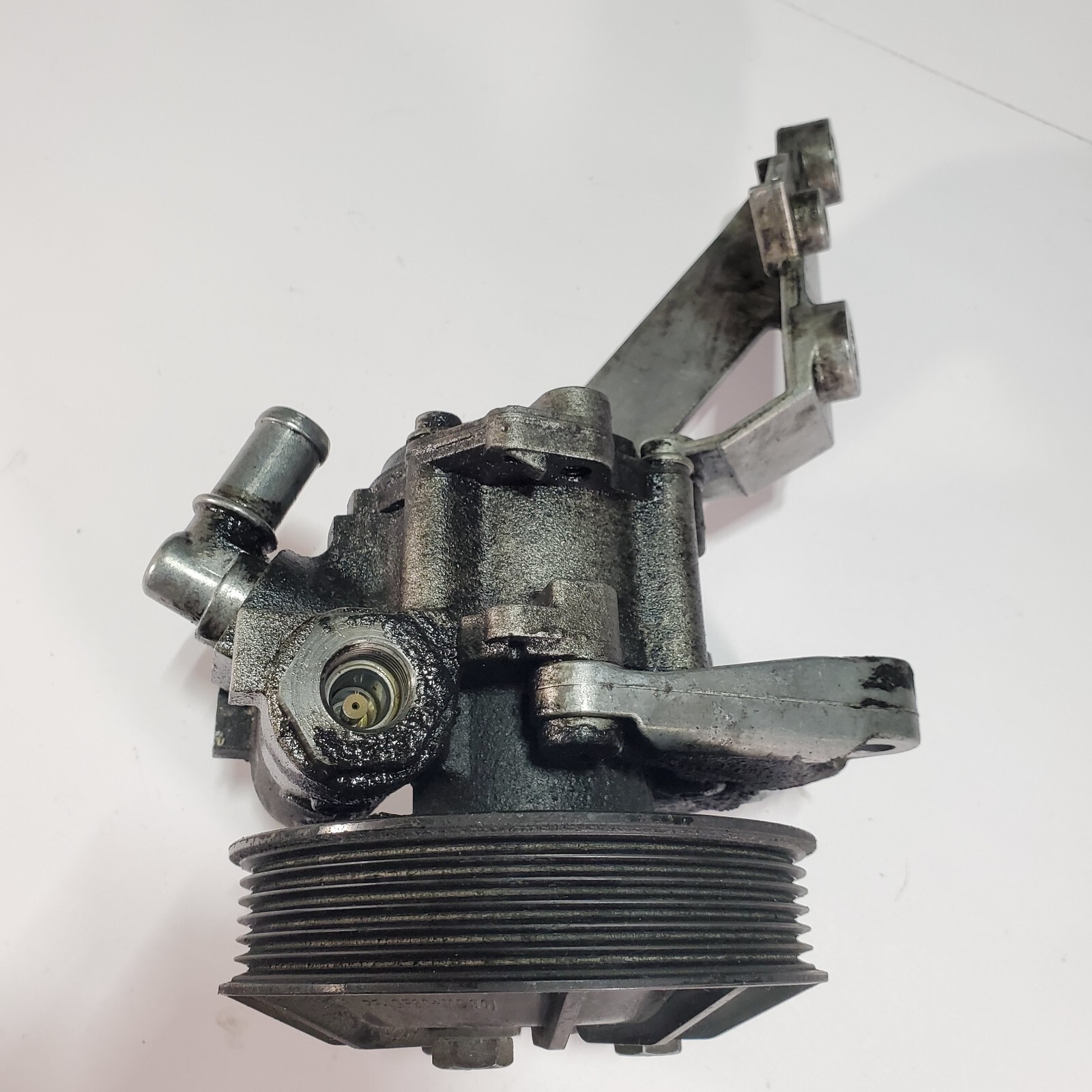 20072011 BMW 328i N51 N52 P/S Power Steering Pump Pulley Assembly OEM