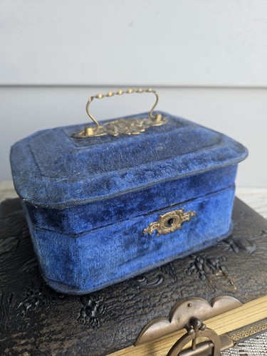 Antique Velvet Victorian Jewelry Box! - Picture 11 of 11