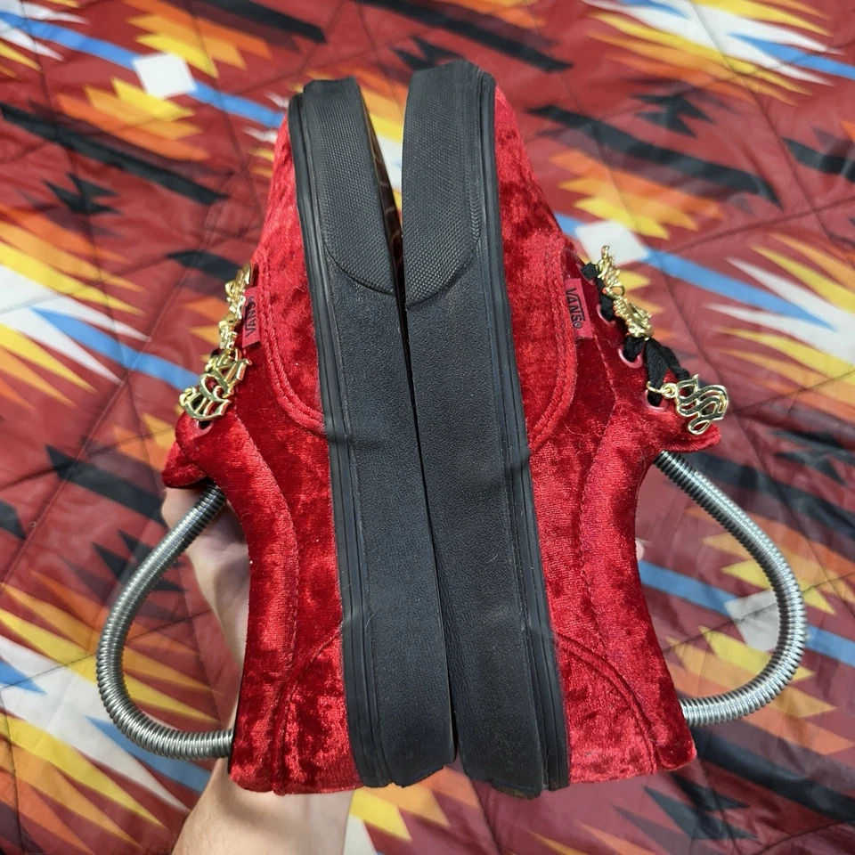 Zapatos Vans Era Rojo Terciopelo Chili Pimienta Para Mujer Talla 7 Para Hombre Talla 5.5 Dijes Dorados Foto 3 de 4