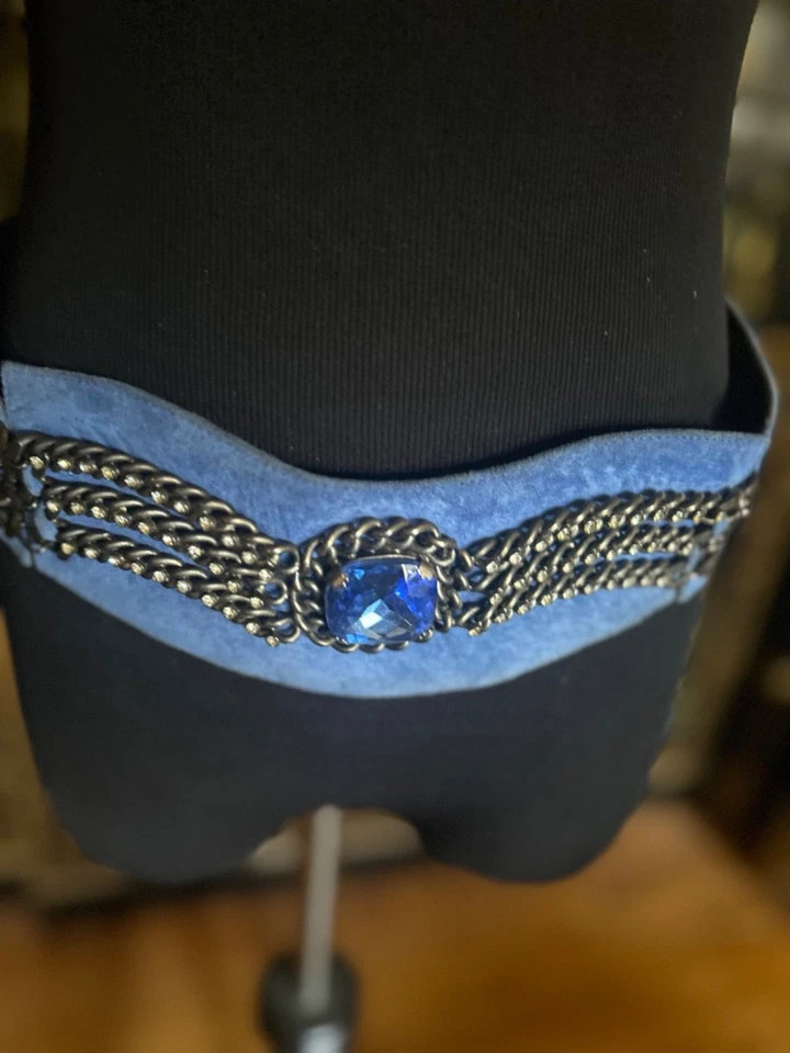 Cinturón ancho de gamuza con cadenas con estrás azul y transparente SUPER RARO años 80 ITALIA Foto 4 de 4