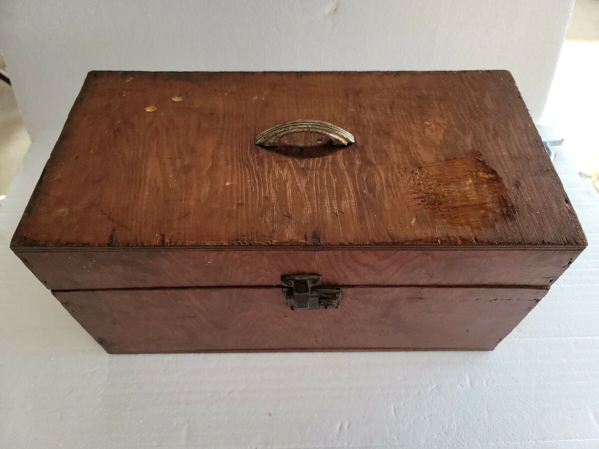 VINTAGE HAND MADE WOOD WOODEN FISHING TACKLE BOX TOOL BOX 20 VINTAGE HAND MADE WOOD WOODEN FISHING TACKLE BOX TOOL BOX 20