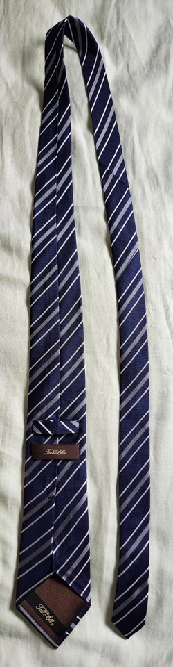 Corbata para hombre Tasso Elba azul marino a rayas ajustada de seda Foto 2 de 4