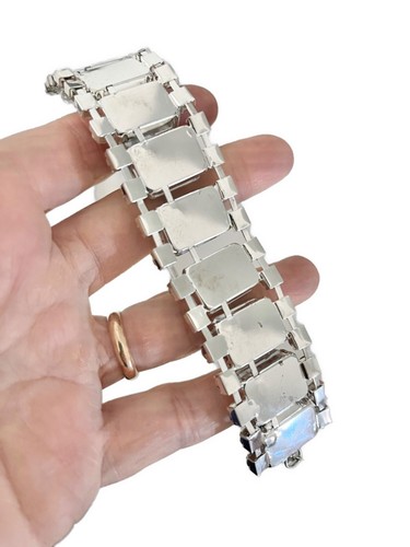1.1/8" Wide Clear Crystals Rhinestones Evening Pageant Glam Bracelet - Picture 4 of 4