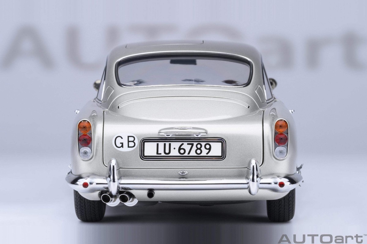 （超希少品）AUTOart astonmartin DB5 007edition AUTOart 1/18 Aston Martin DB5 007 silver / Green Diecast