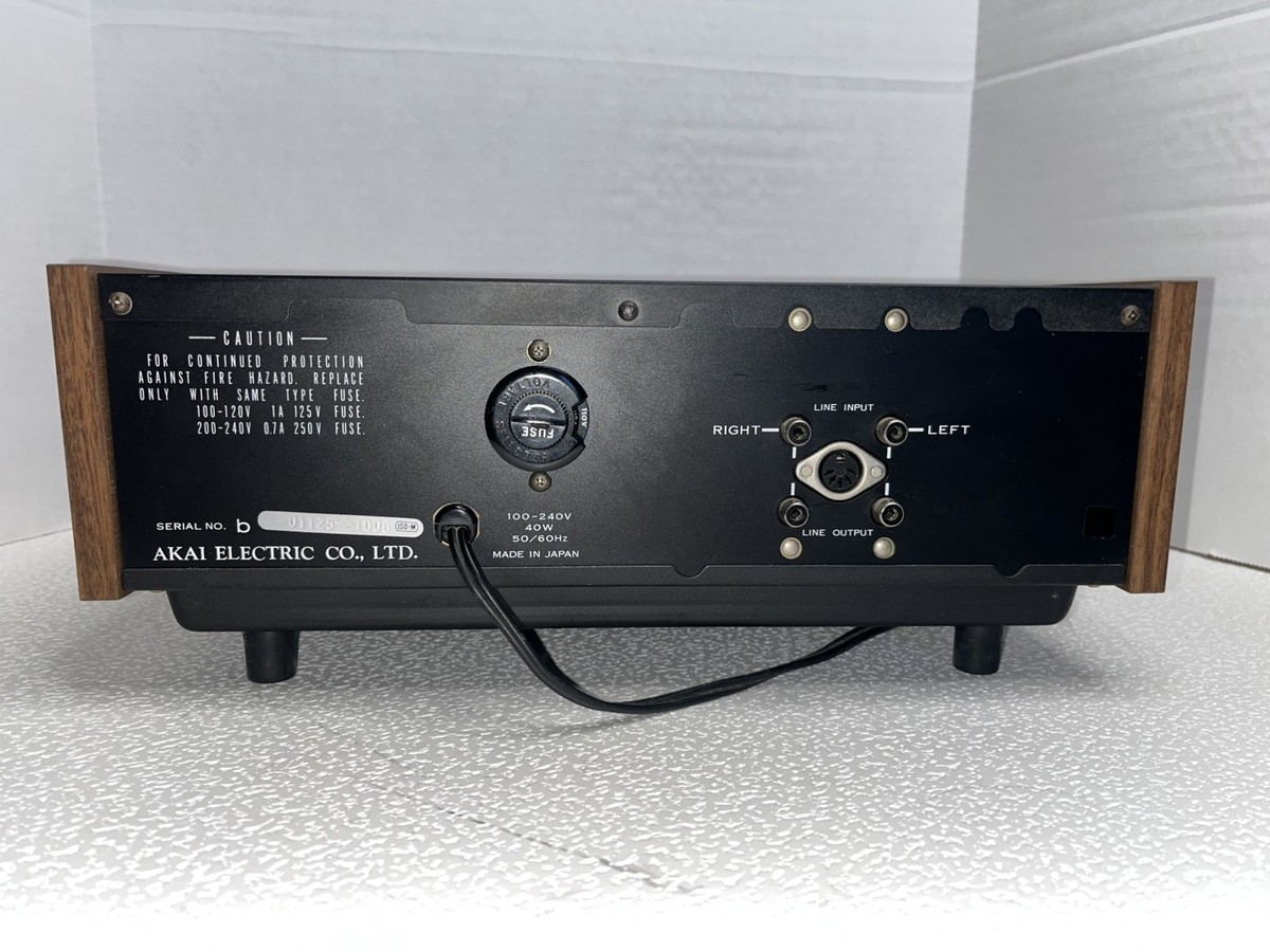 AKAI GXR-82D 8 TRACK TAPE PLAYER/RECORDER Power Tested See Video