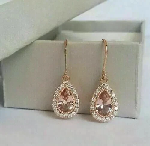 Brinco drop & dangle corte pera 2,20 ct criado em laboratório morganita folheado a ouro rosa 14K - Imagem 2 de 4