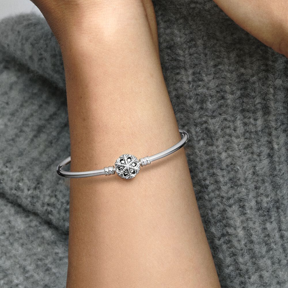 New PANDORA Sparkling Snowflake Clasp Bangle 592286C01 | eBay New PANDORA Sparkling Snowflake Clasp Bangle 592286C01 | eBay