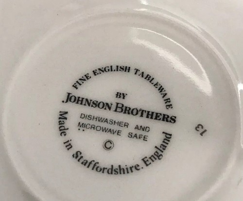 Johnson Brothers VICTORIAN CHRISTMAS Teacups & Saucers Holly Bells Tea Cup (4) - Picture 11 of 12