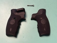 USED CRIMSON TRACE LG-305 SMITH  WESSON J FRAME BLACK GRIPS RED LASER ROUNDBUTT