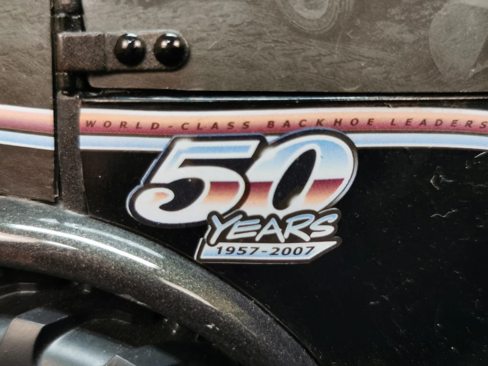 Retroexcavadora ERTL Estuche Diecast Pesado Edición 50 Aniversario Modelo Foto 3 de 4